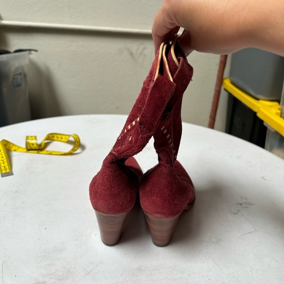 Sofsol size 7 burgundy boots - Picture 3 of 10